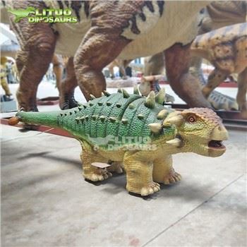 Ankylosaurus سکوٹر سواری